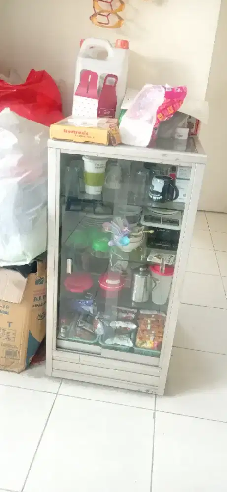 Etalase kaca 50x50x98