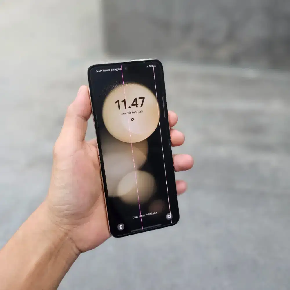 SAMSUNG GALAXY Z FLIP 5 SEIN 5G 8/256 GB MINUS GARIS DAN FLEKSIBEL