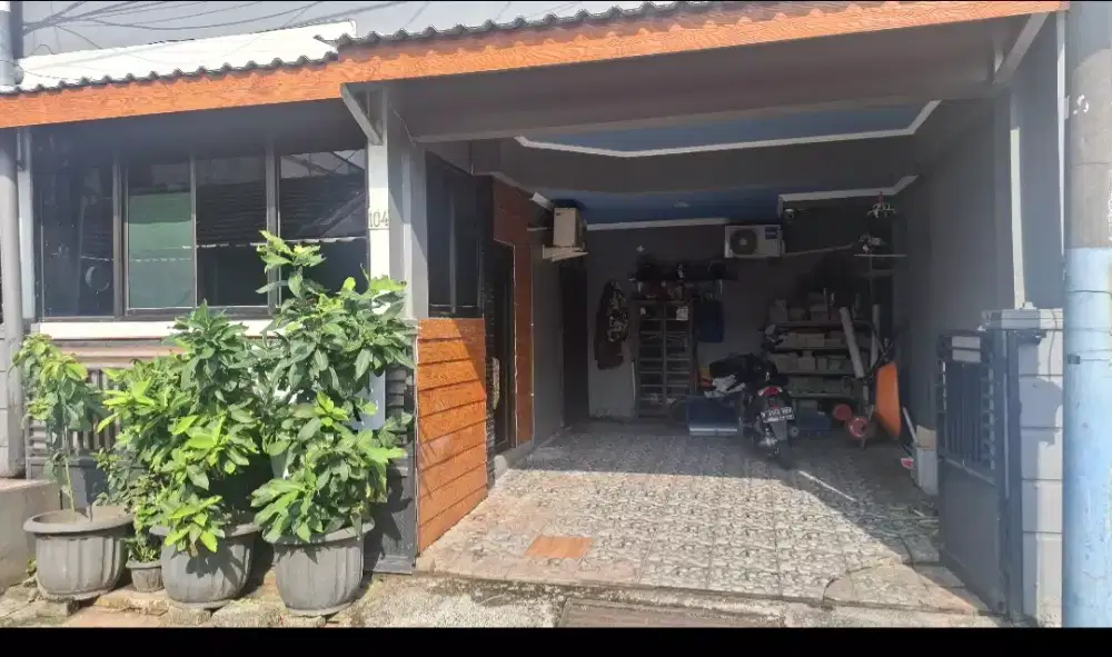 Rumah di Jual 3 lantai