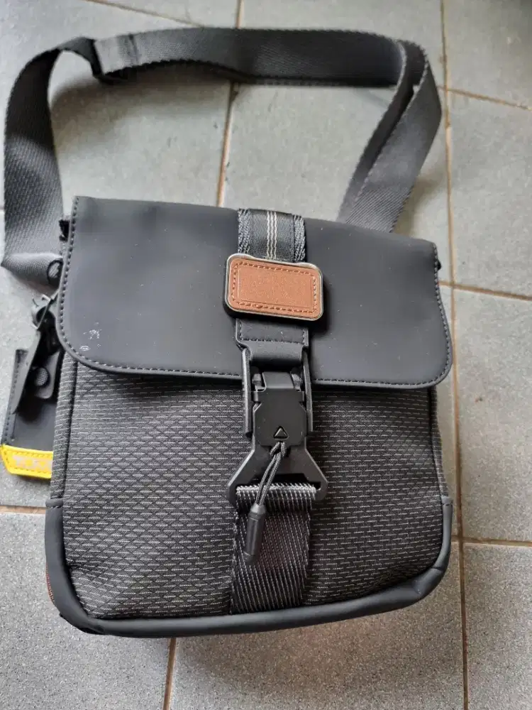 Tas slingbag brand TUMI