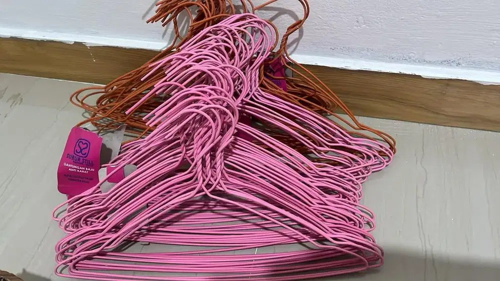 HANGER WARNA PINK DAN ORANGE