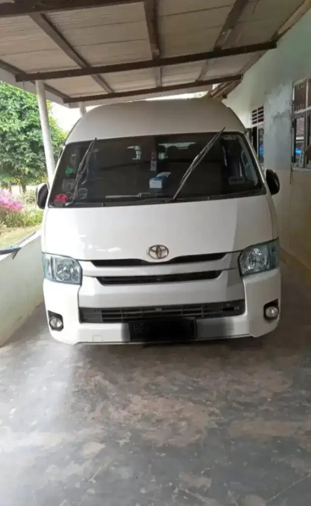 Hiace commuter 2018