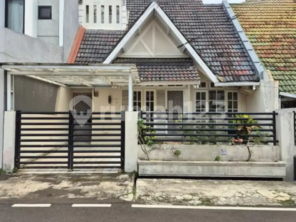 Rumah Siap Huni & Strategis Dalam Komplek di Lebak Bulus Dekat ke MRT