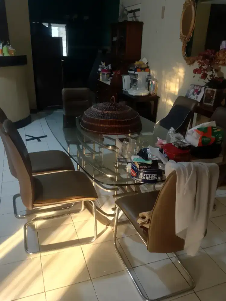 Meja makan siap jual bekas