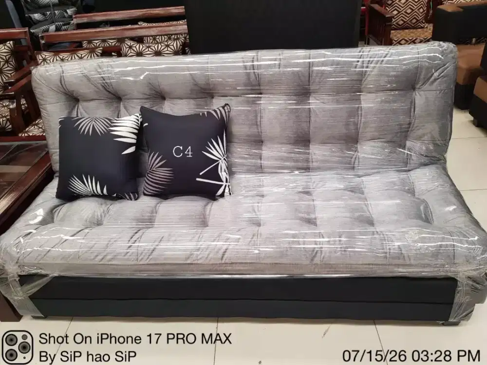 Sofa warna abu abu