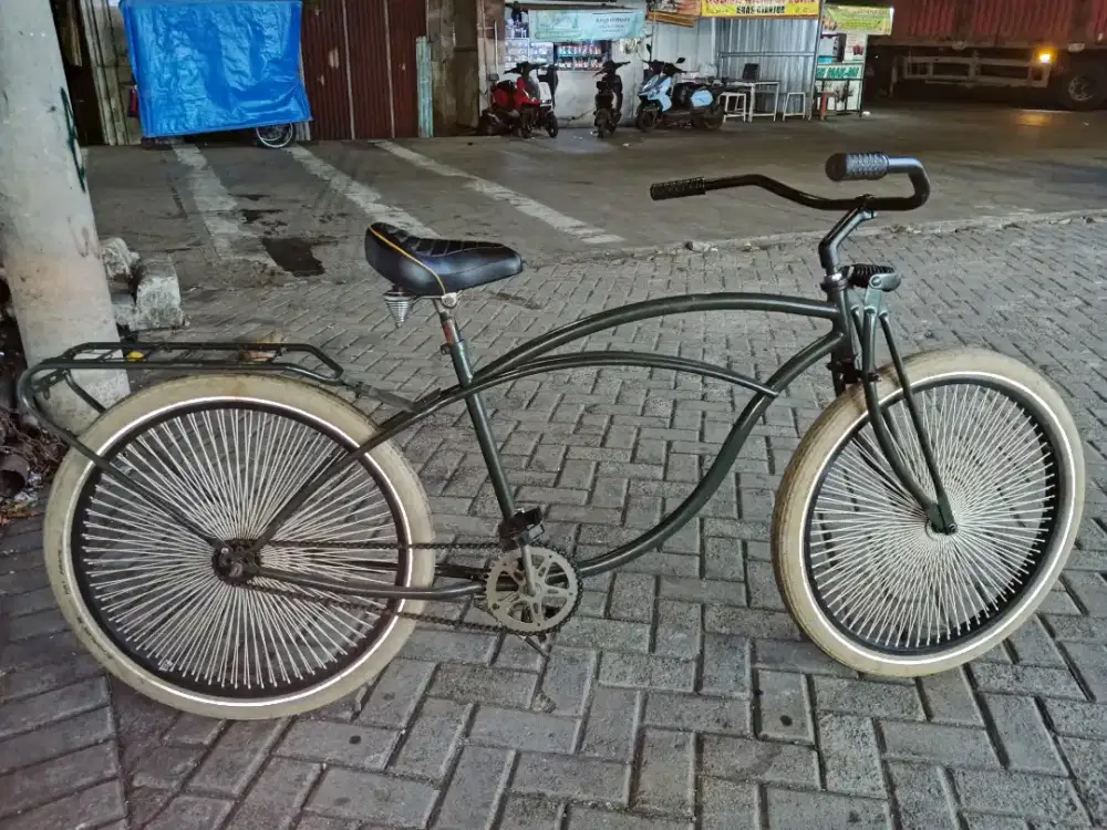 Sepeda lowrider cruiser