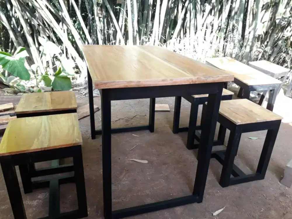 Meja kursi bahan kayu