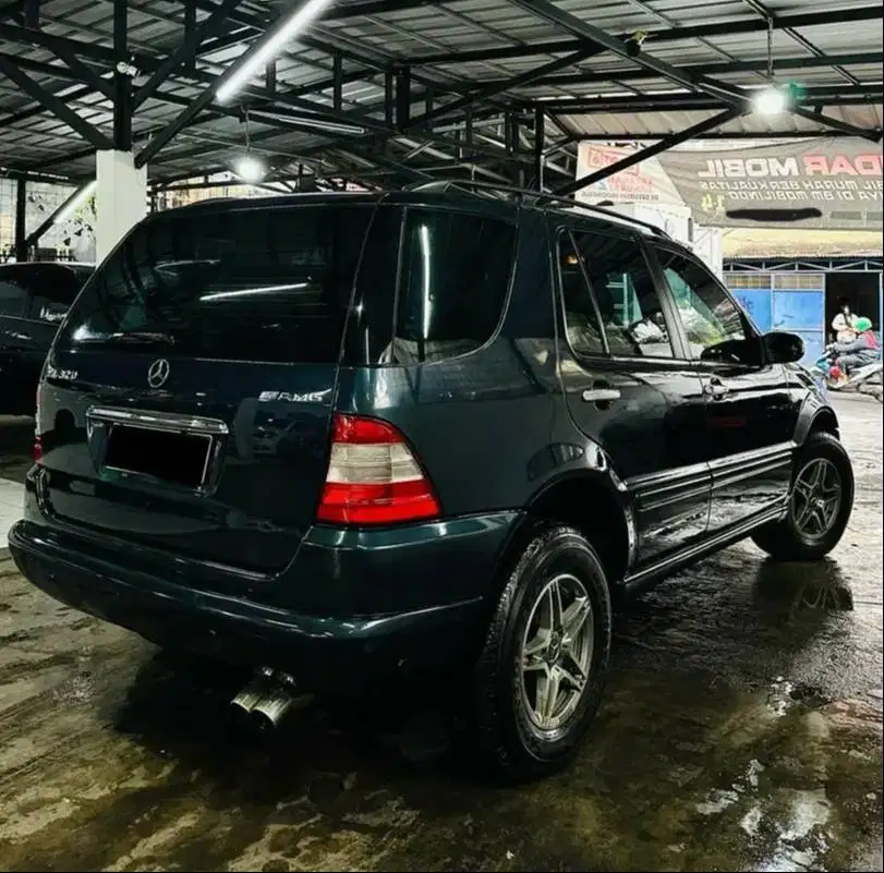 Mercedes-Benz ML 320 (2001)