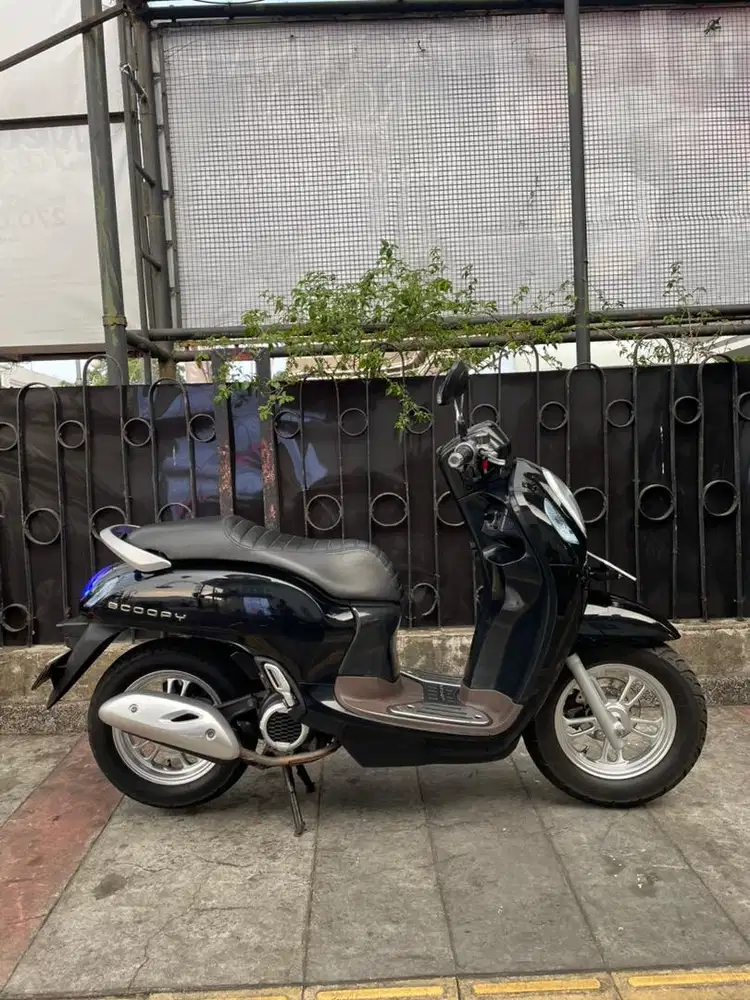 Scoopy 2021 Black Prestige
