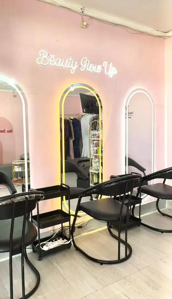 Di cari karyawan salon