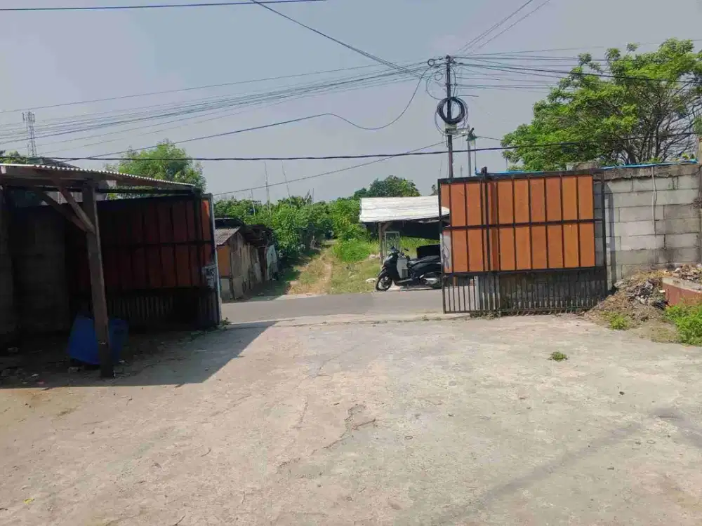 Disewakan Rumah 3 kamar, dg parkiran luas. di Karawang