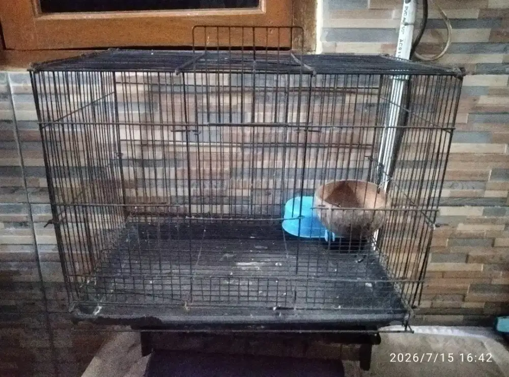 Kandang kotak  besi ukuran sedang bekas lovebird