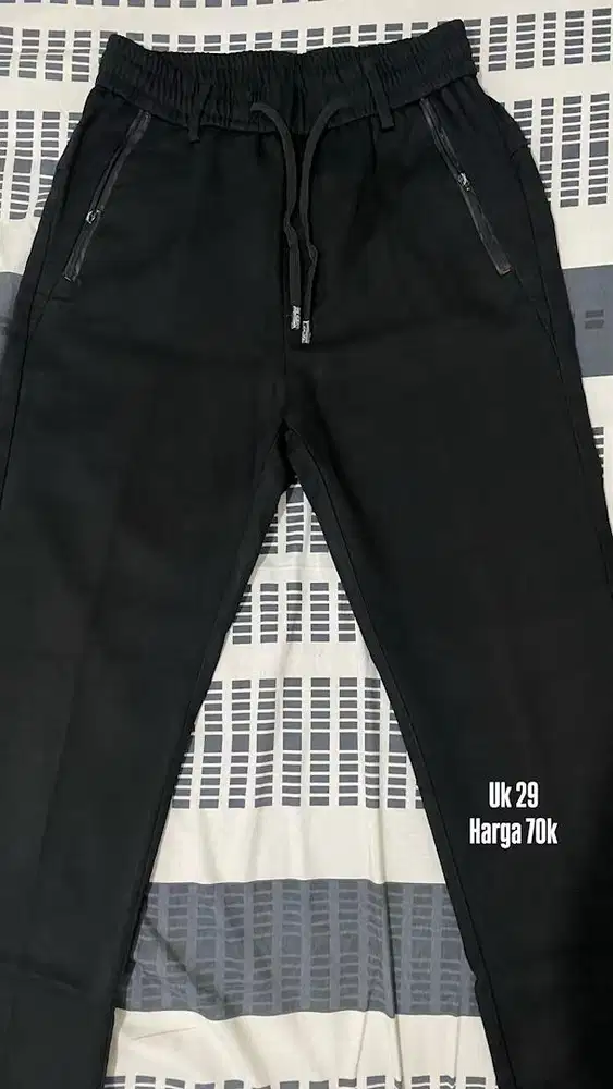 Celana hitam panjang
