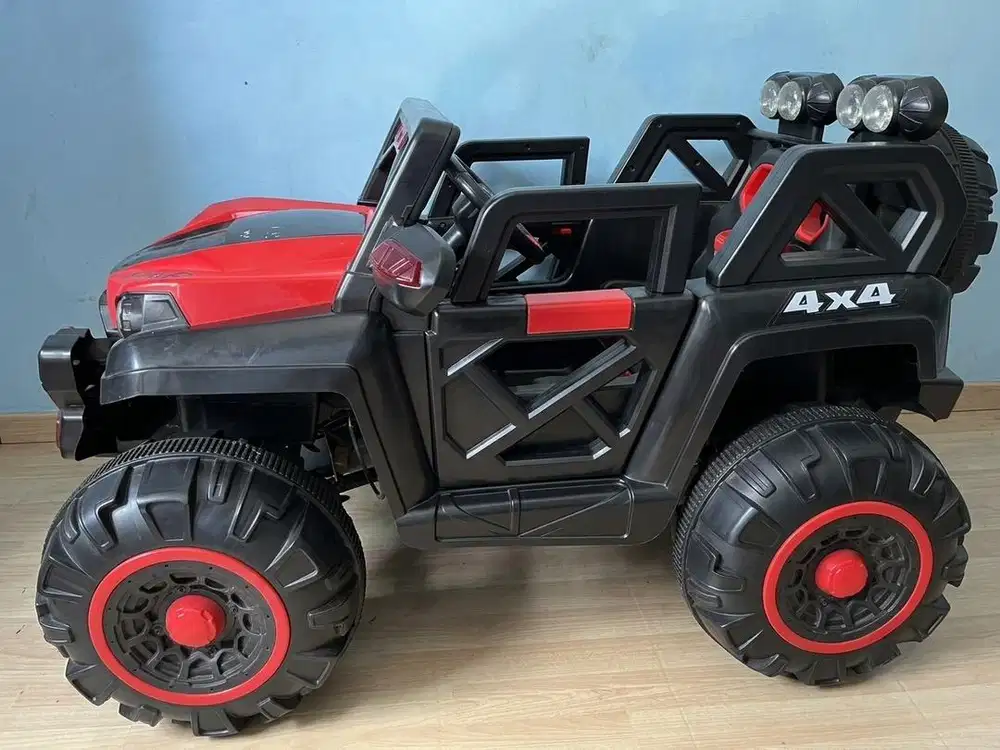 Mobil aki anak besar 4x4