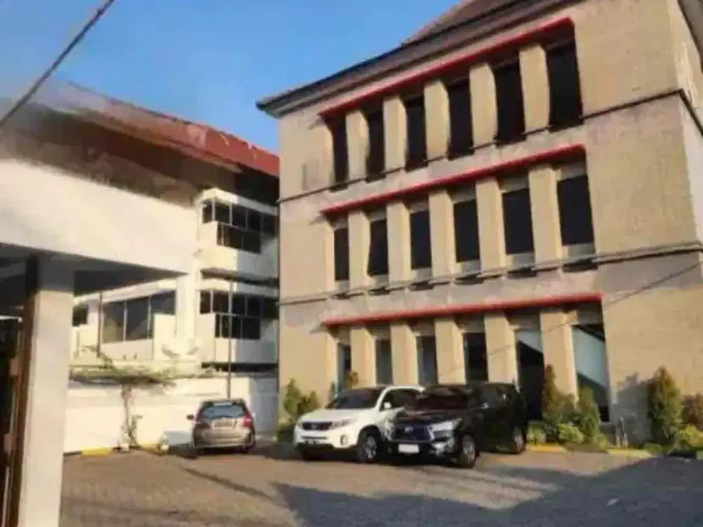 Disewakan gedung besar dan luas tengah Kota Yogyakarta