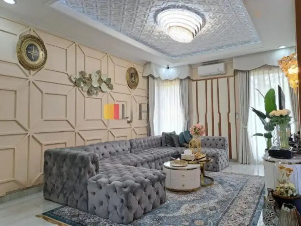 RUMAH BANGUNAN 3 LANTAI LENGKAP DENGAN KOLAM RENANG LOKASI STRATEGIS BSD CITY