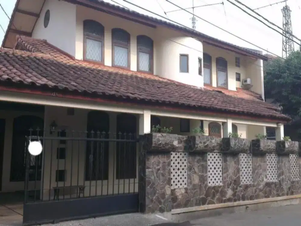 Rumah 2 Lantai Lokasi Strategis Seberang Mall Cinere Dekat Jaksel