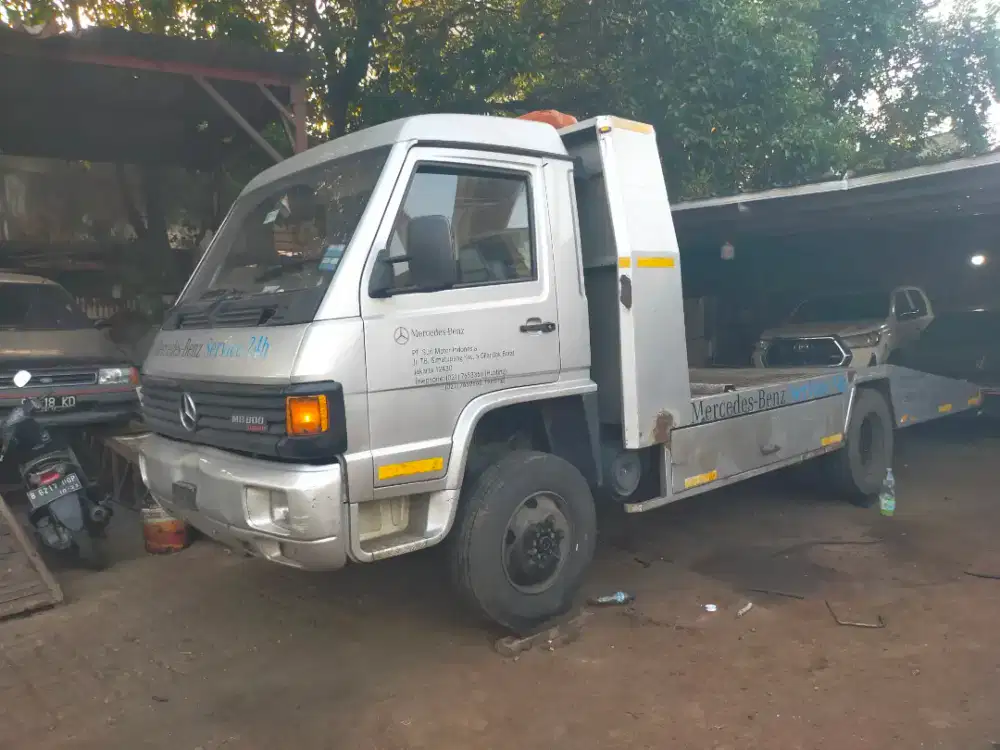 Truk towing mercy MB 800 th1999
