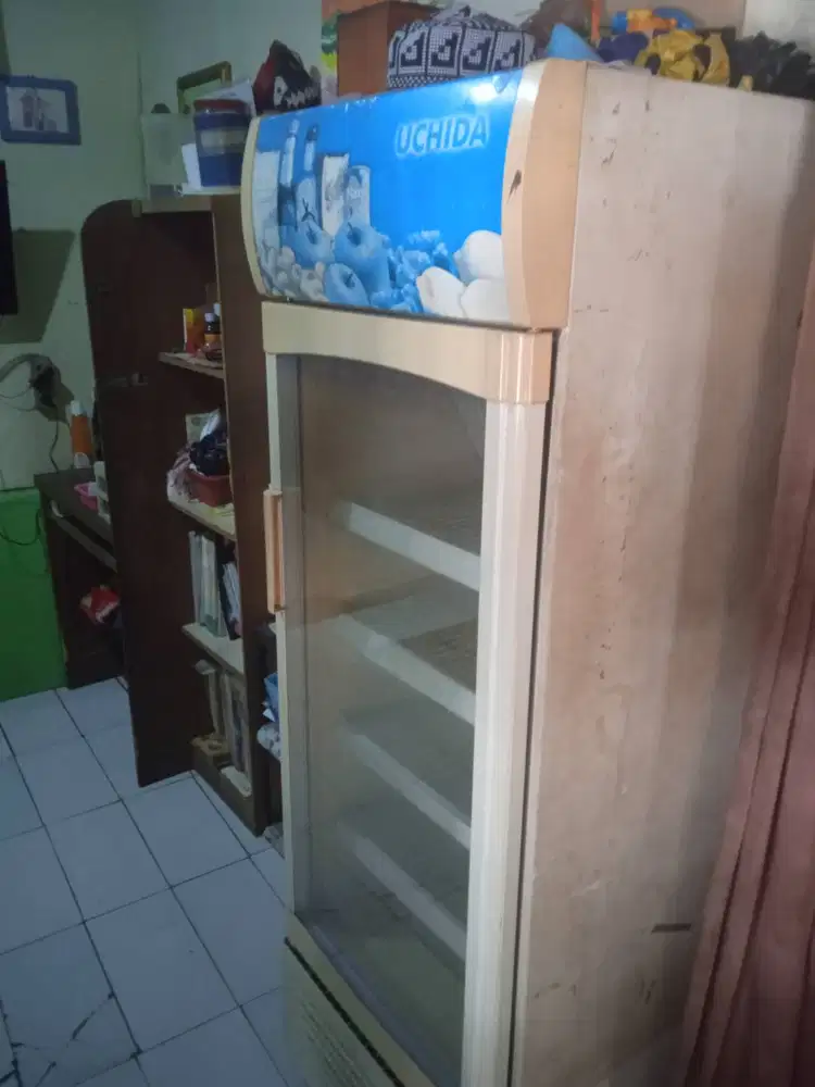 showcase pendingin minuman