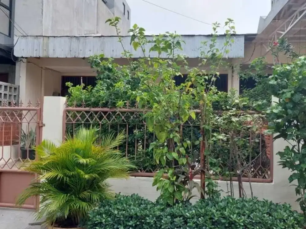 Rumah Lama 1 Lantai Lokasi Strategis di Pondok Indah