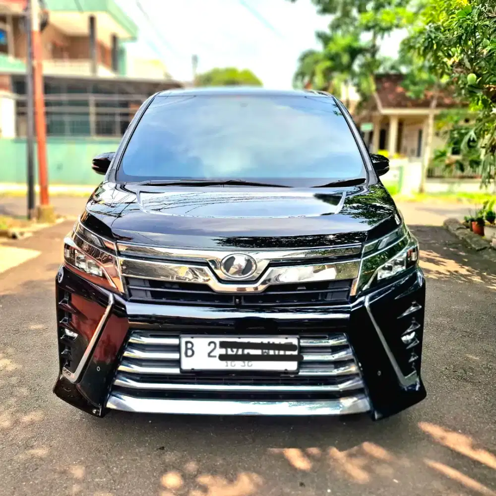 Toyota Voxy 2.0 AT 2018