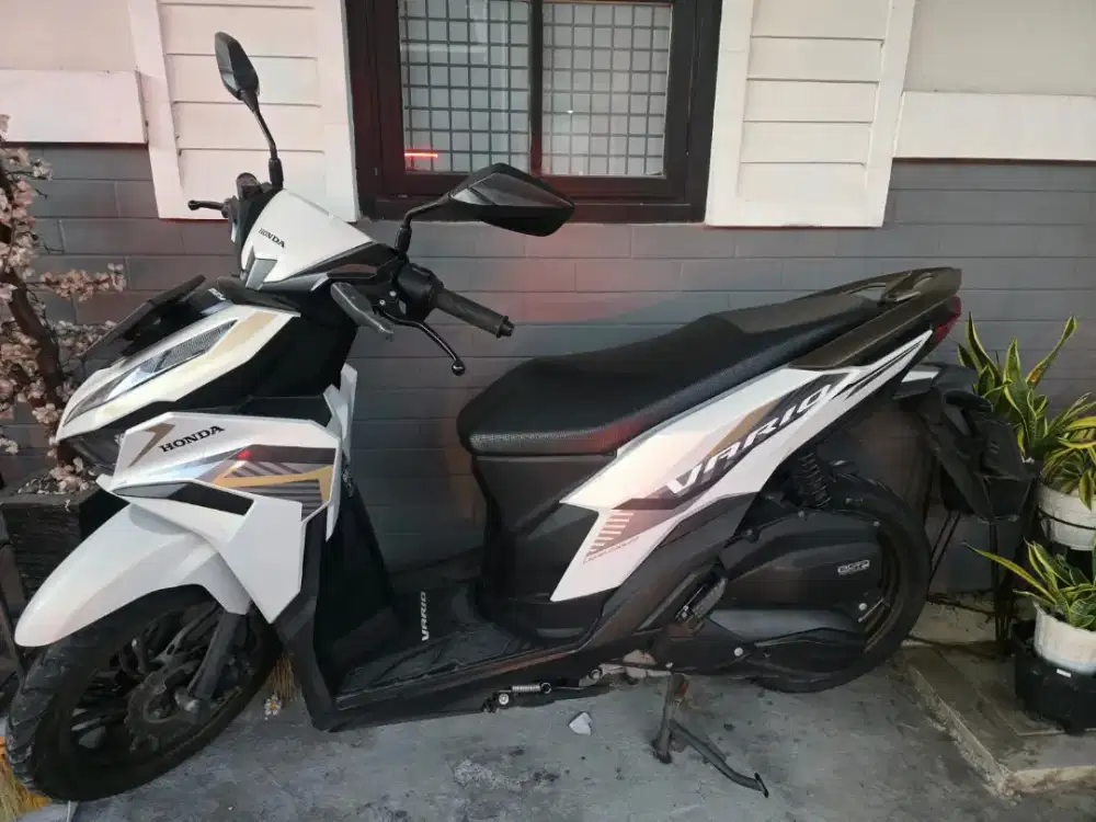 Dijual Vario 125 Cc KM 2000