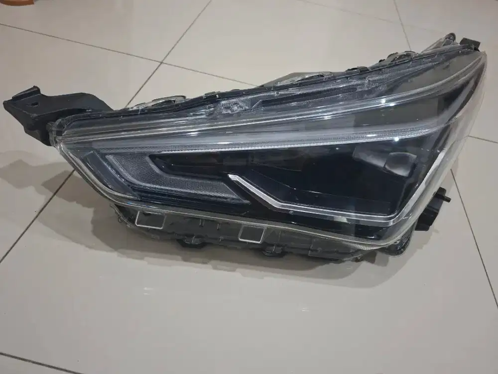Head lamp Yaris Cross Hybrid / Lampu depan yaris cross