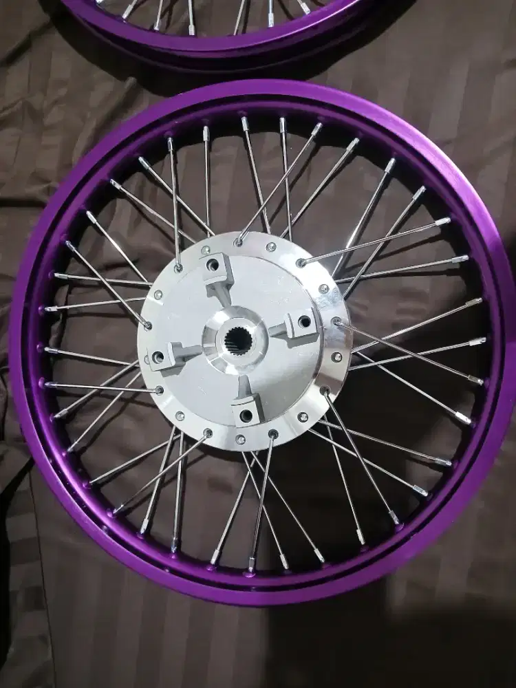 Velg merk rossi ukuran 14