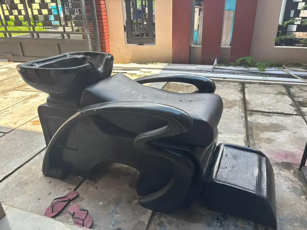 Kursi keramasan salon