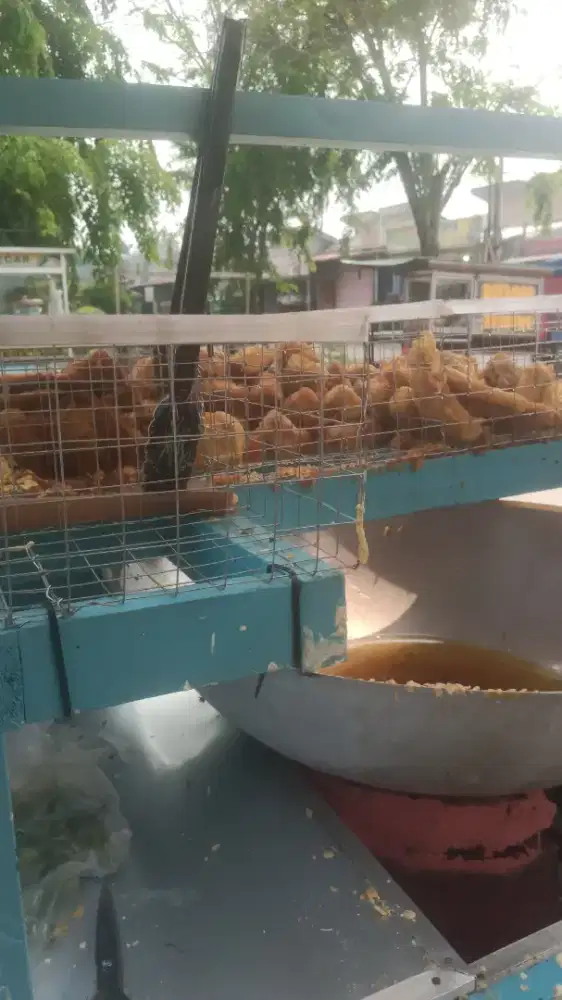 Penjual gorengan pangkalan grobak