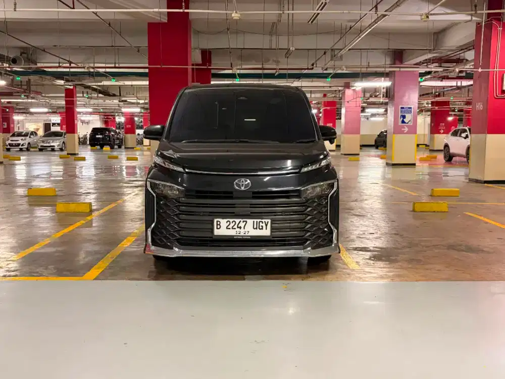 Toyota voxy 2022
