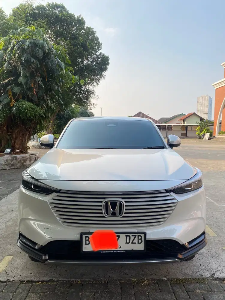 Honda HRV E  CVT sensing 2024 low km record LIKE NEW