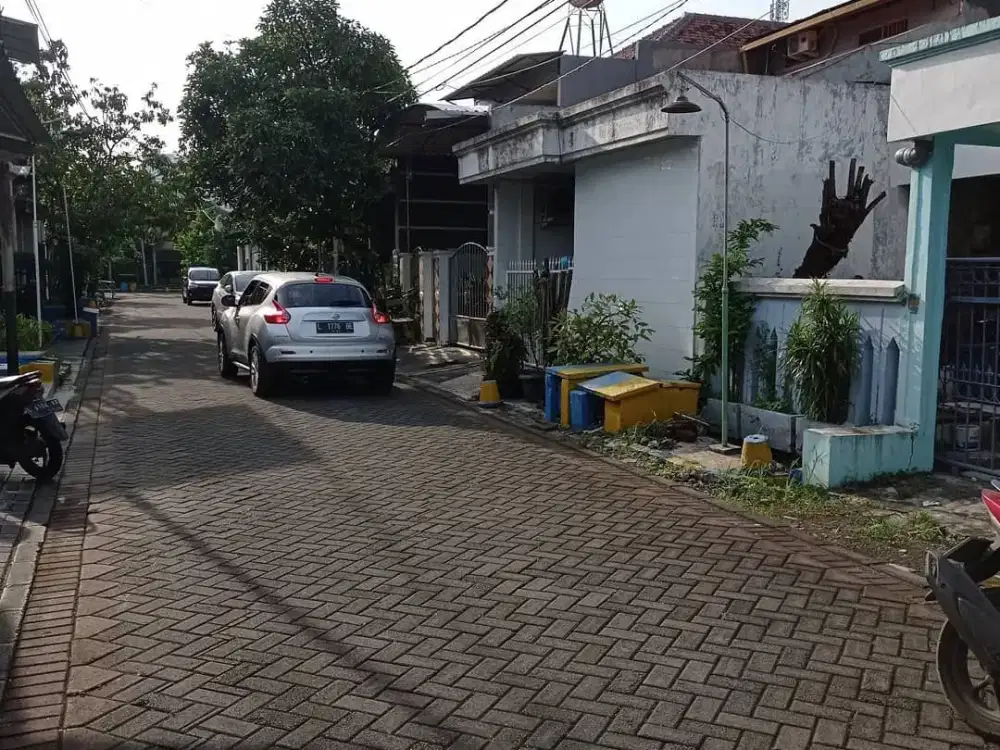 Rumah Kutisari Indah Barat, Row Jalan 8 Meter