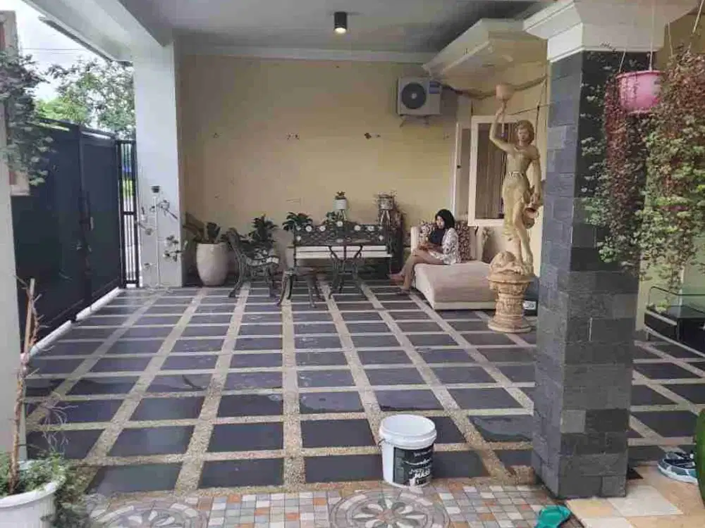 Dijual Rumah Raya Babatan Pratama Depan Jalan Utama