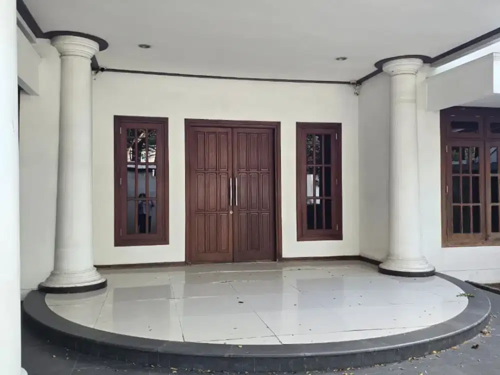 Dijual Rumah 2 Lantai  Terawat Komersial Area Raya Dharmahusada Indah