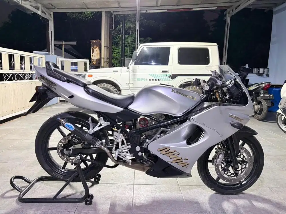 Kawasaki Ninja 150 RR CKD 201141