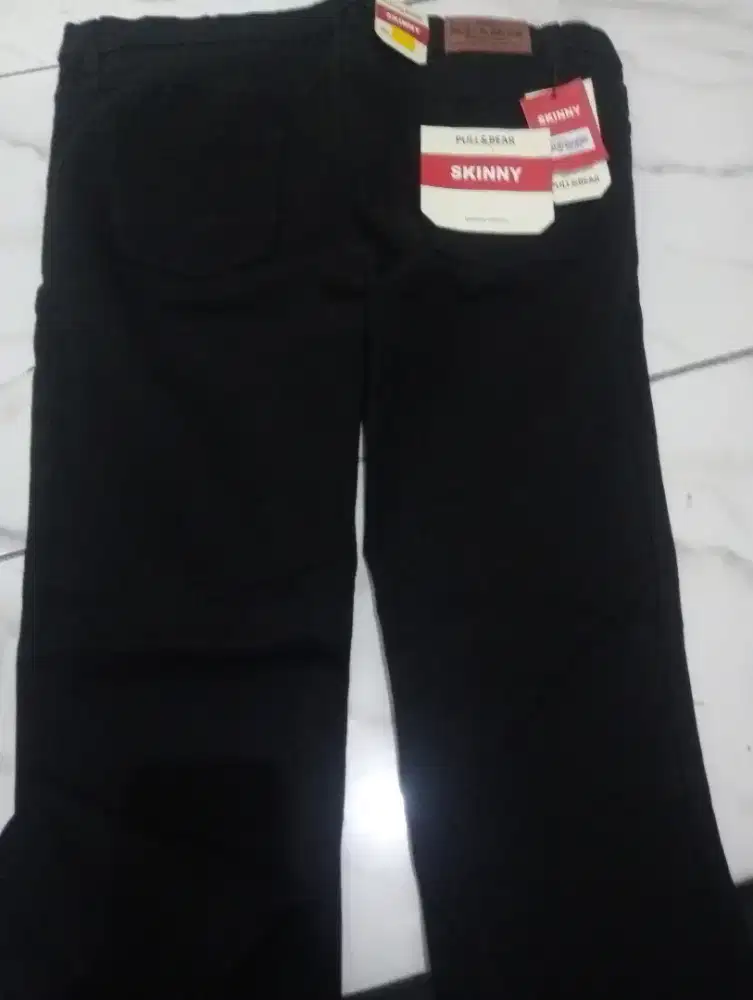 Celana pensil warna hitam