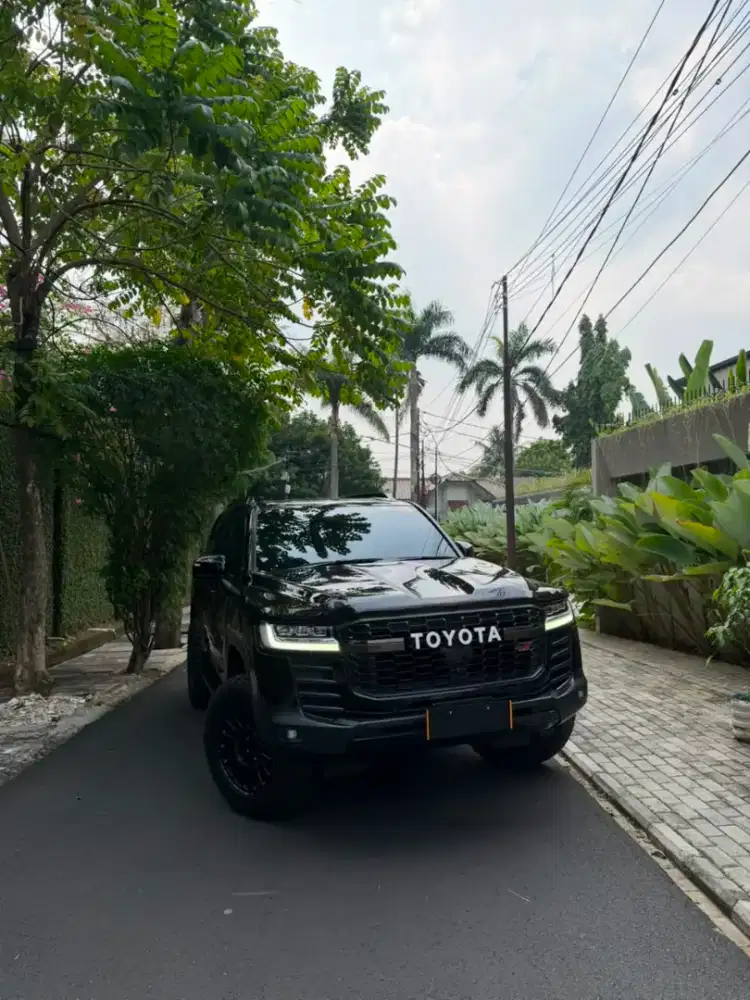 TOYOTA LAND CRUISER 300 2023
