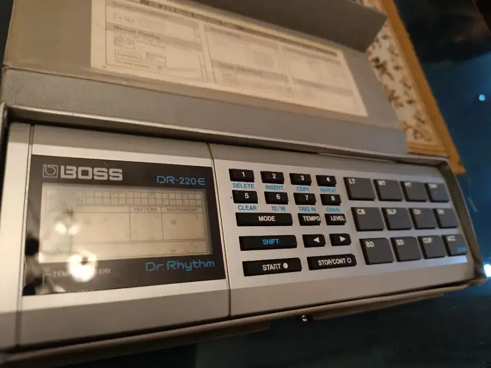 Boss DR-220E dr220e 80s Vintage Synthesizer 80s Drum Machine roland tr