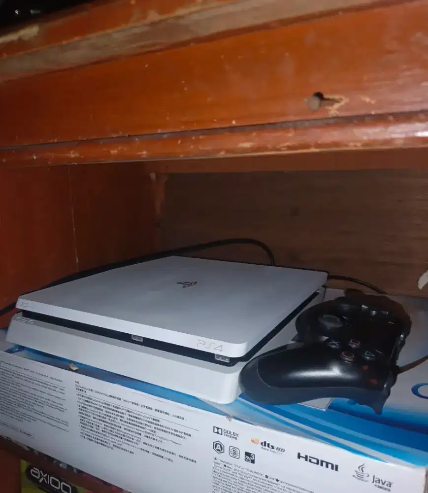 Dijual Playstation 4 Slim 500GB Mulus
