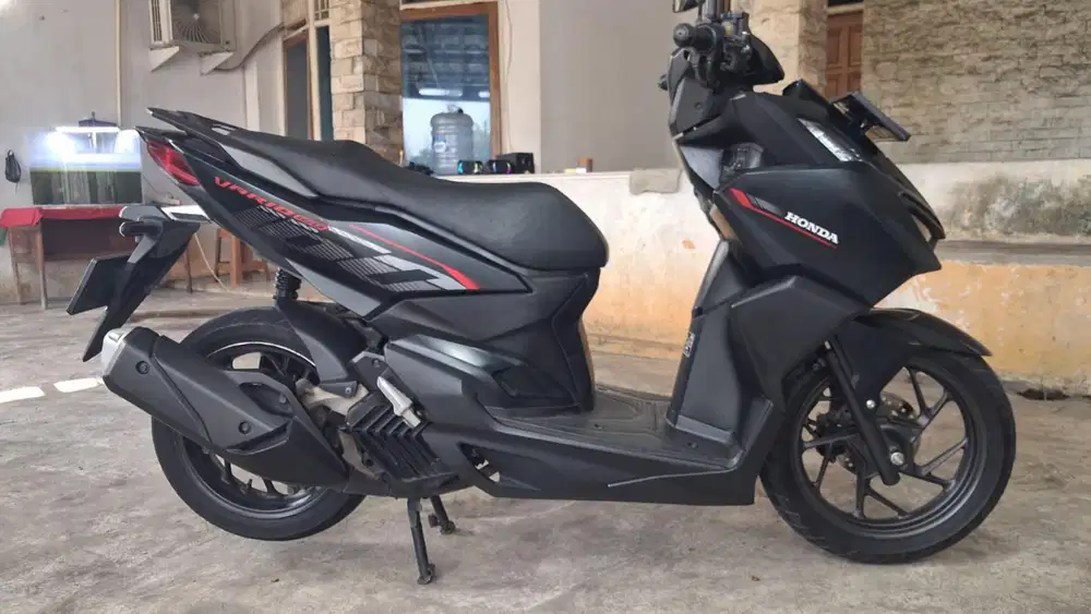 (B) Honda Vario 160 CBS ISS Tahun 2023