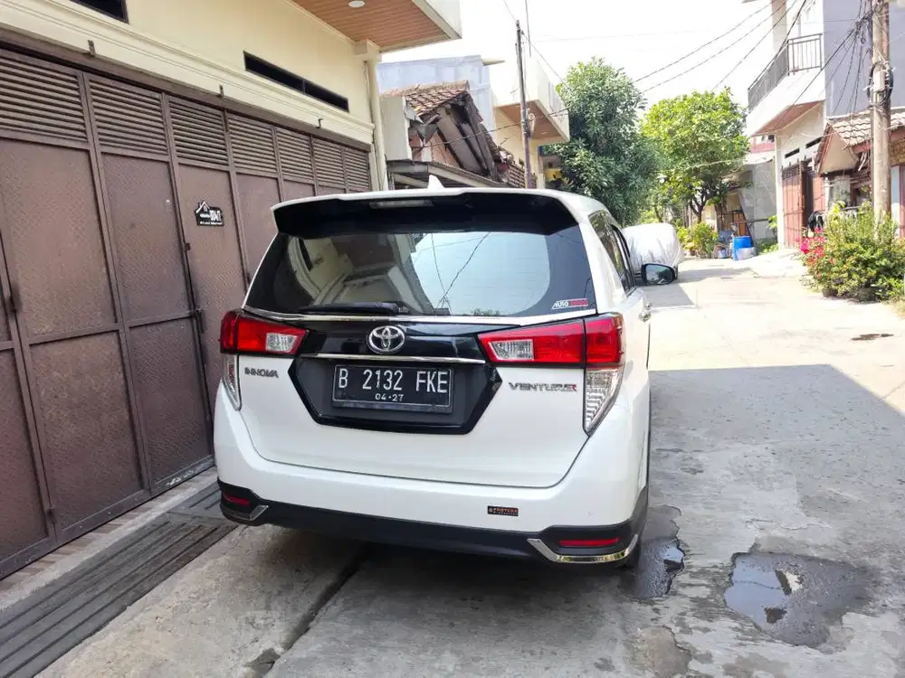 Toyota Kijang Innova Inova Venturer AT Matic Tahun 2022 Putih , 2021