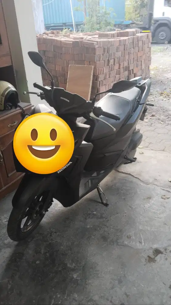 VARIO 125 CBS ISS Hitam