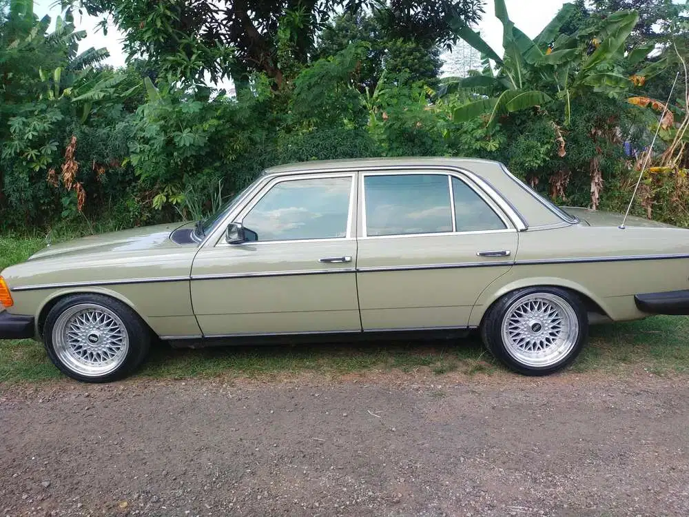 Mercedes-Benz E280 1983 Bensin