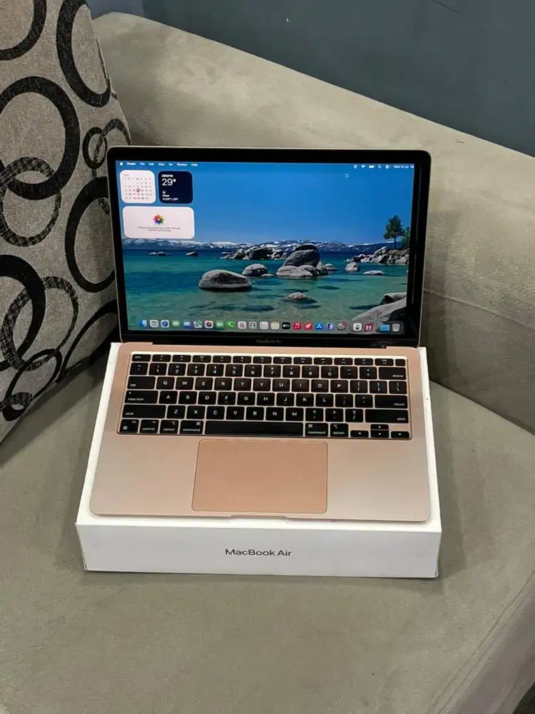Macbook Air M1 13” 8/256GB Gold ex iBox ada minus