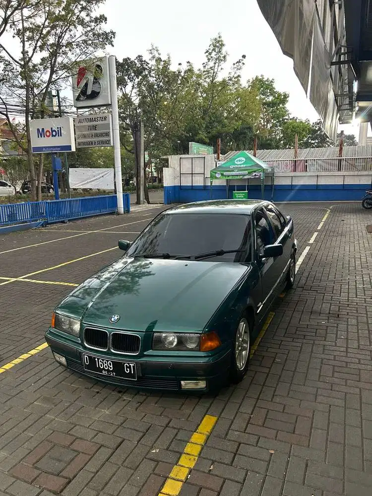 BMW 320i 1996 Bensin