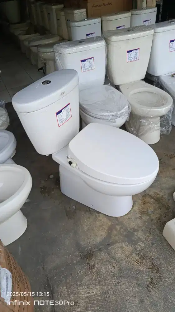 Closet duduk american standar baut samping siap pakai