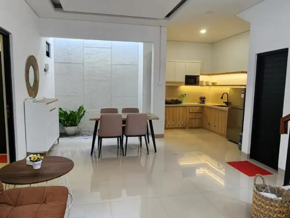 Sewa Rumah Mewah Full Furnish Dekat SD Budi Mulia Tajem