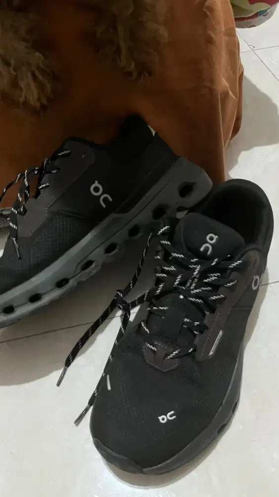 Sepatu OnCloud 3