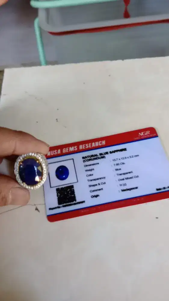 Batu blue safir naturaladagaskar